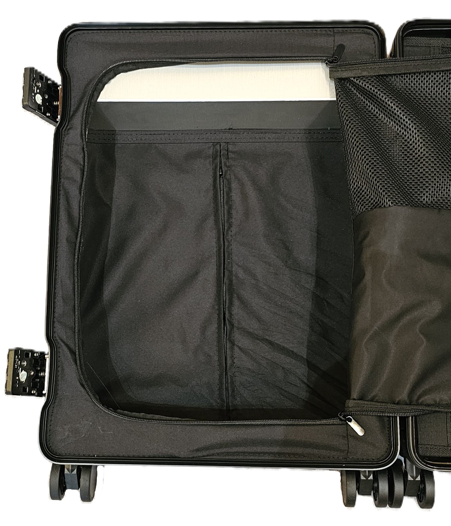 22" Leisure Traveler Roll Aboard
