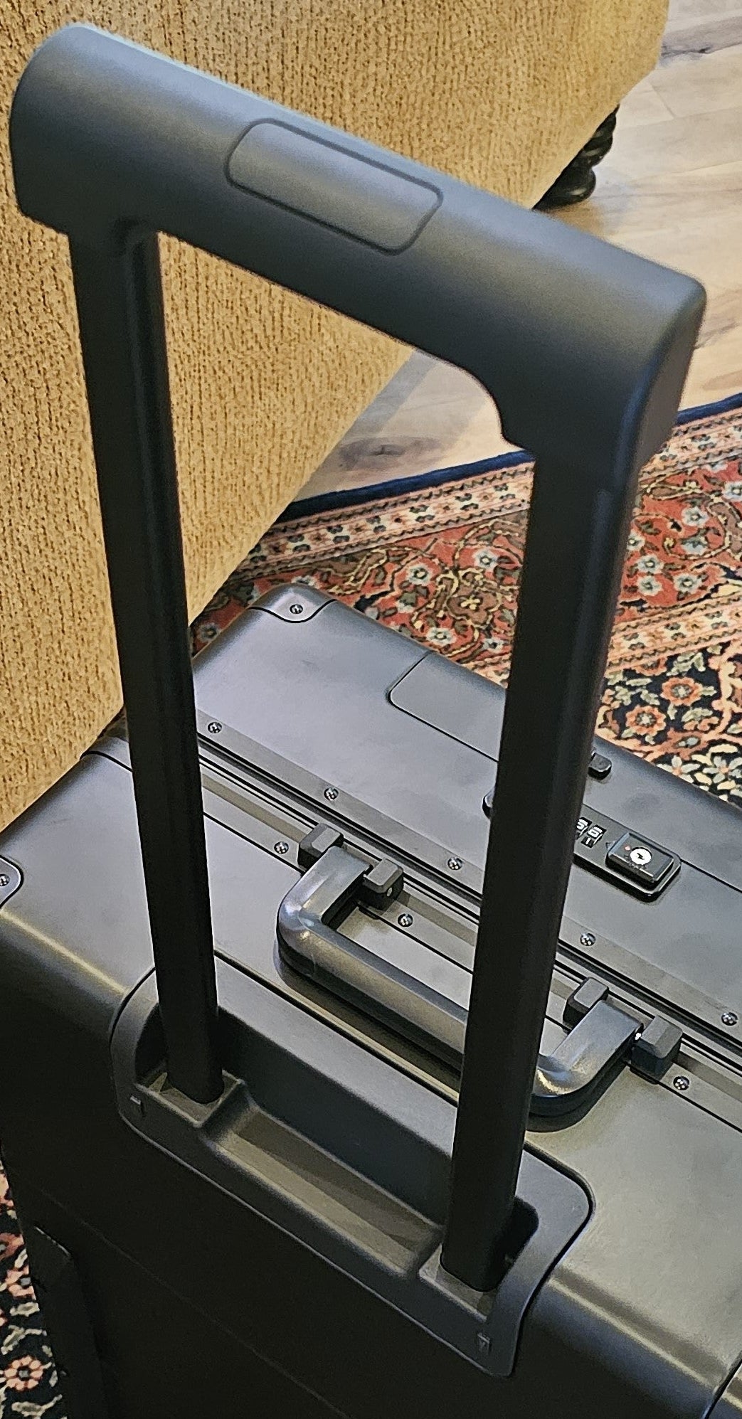 Replacement retractable handle for stand up roll aboard cases