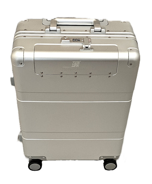 Brand New! Last year 22" GEN1 Leisure Traveler Roll Aboard Star Light Silver - B9