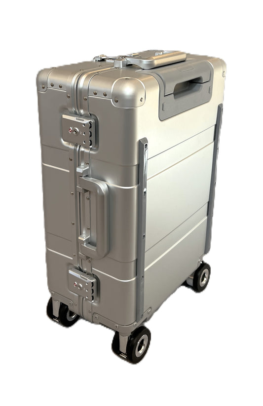 22" Frequent Flyer Roll Aboard