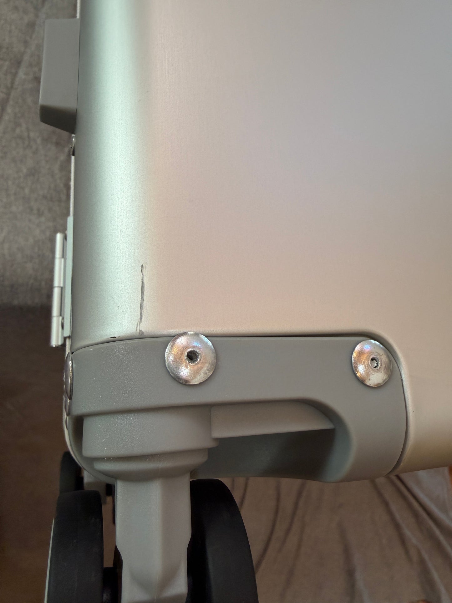 Blem 25" Leisure Traveler Roll Aboard in Star Light Silver - B5