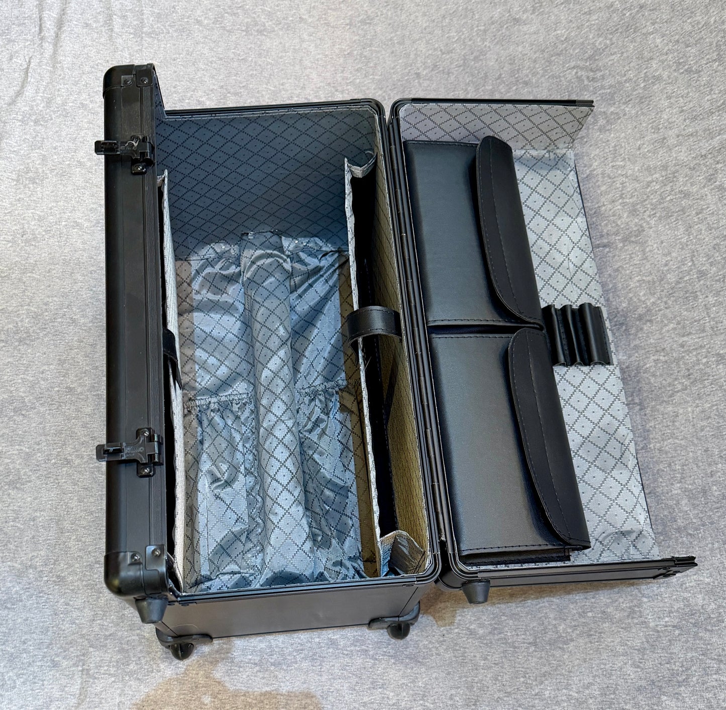 Prototype Professional Flight Deck Case in Dark Sky Black - B3