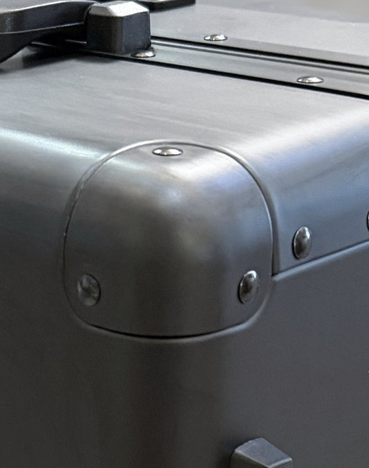 Rolling case corner protection