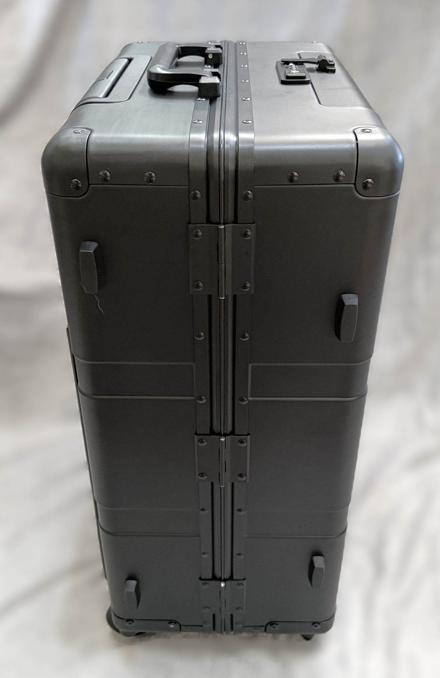 25" GEN2 Professional Flight Crew 2-Wheel Roll Aboard