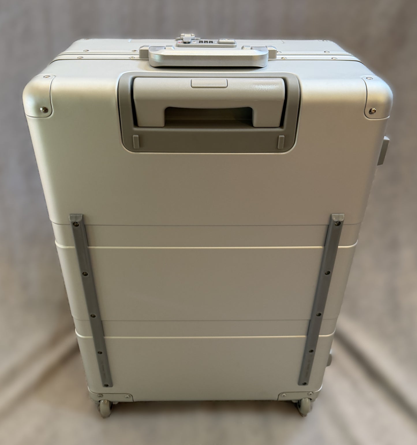 25" GEN2 Professional Flight Crew 2-Wheel Roll Aboard