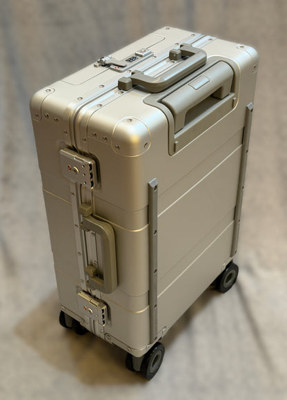 Valise à roulettes Frequent Flyer de 22 pouces