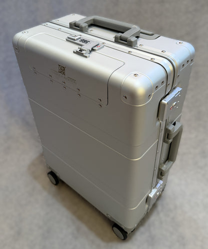 22" Leisure Traveler Roll Aboard