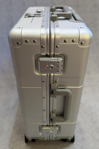 22" Leisure Traveler Roll Aboard