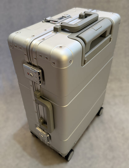 22" Leisure Traveler Roll Aboard