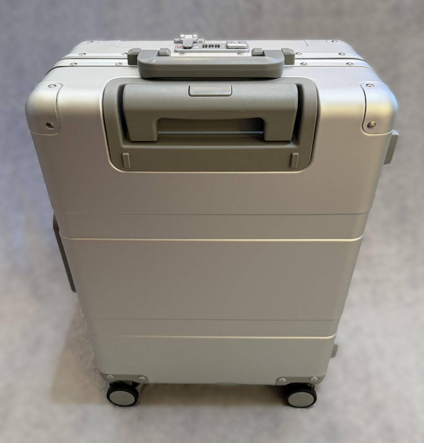 22" Leisure Traveler Roll Aboard