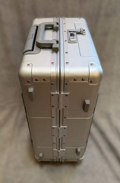 22" GEN2 Frequent Flyer 2-Wheel Roll Aboard