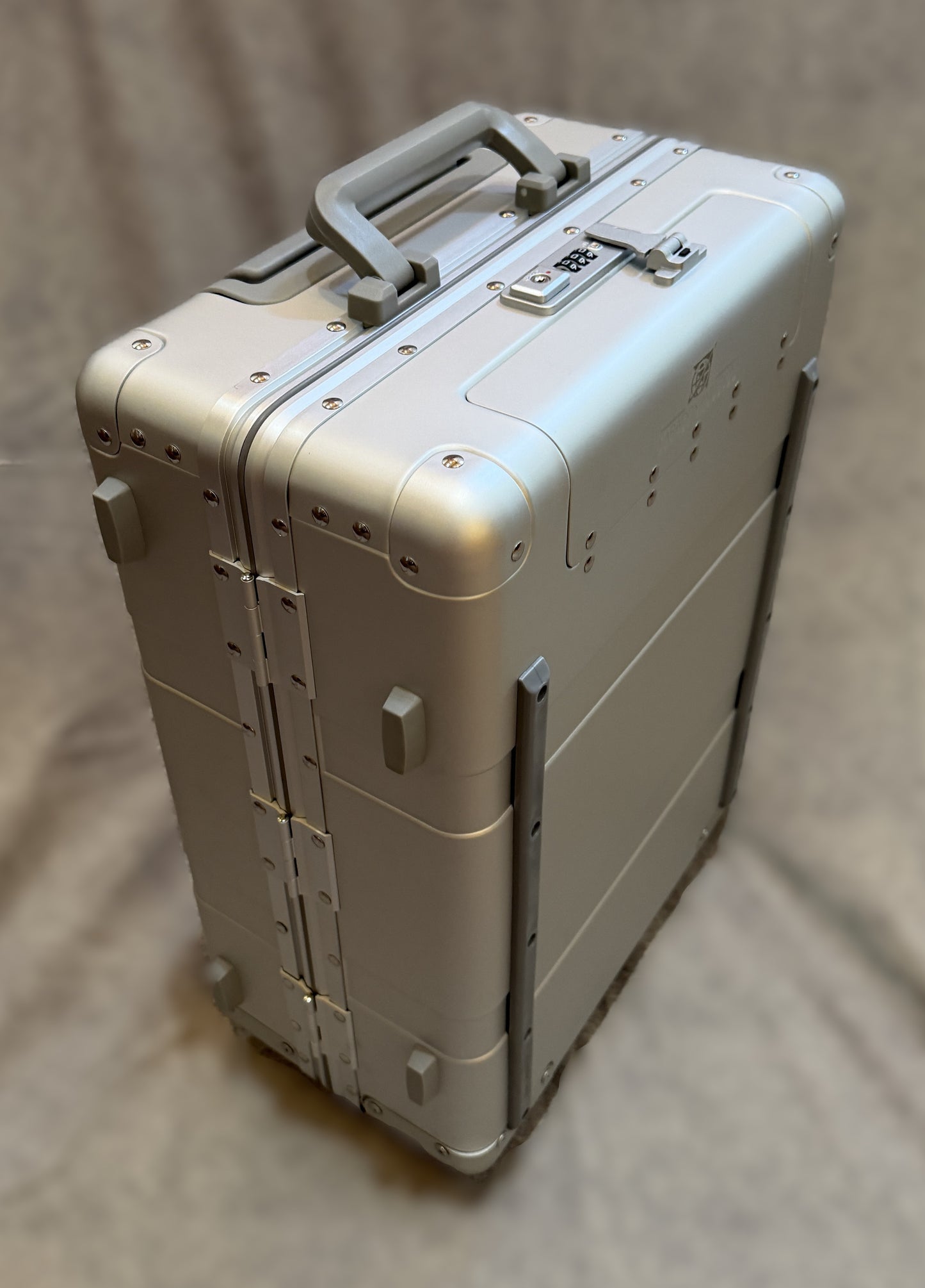 22" GEN2 Frequent Flyer 2-Wheel Roll Aboard