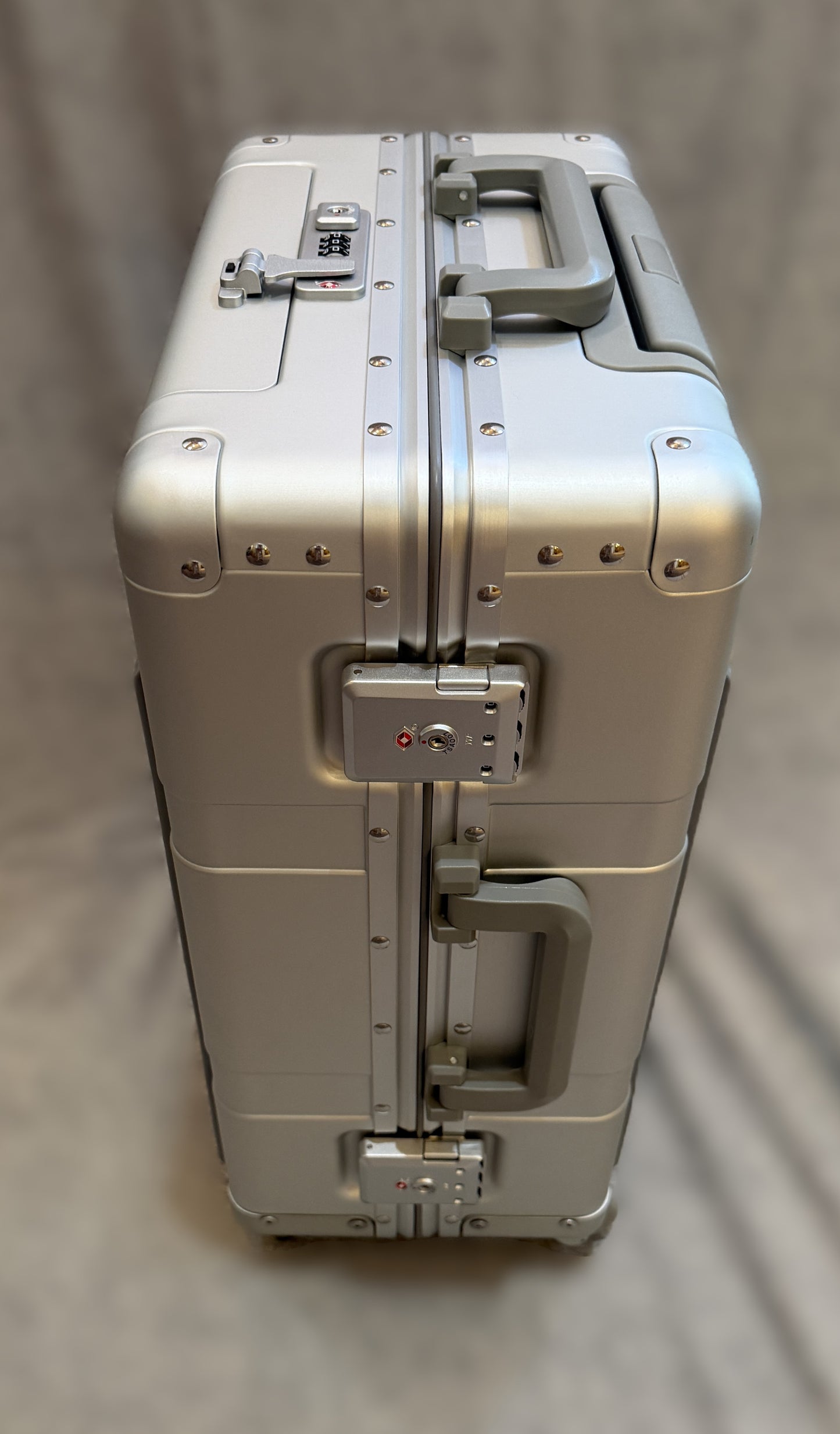22" GEN2 Frequent Flyer 2-Wheel Roll Aboard
