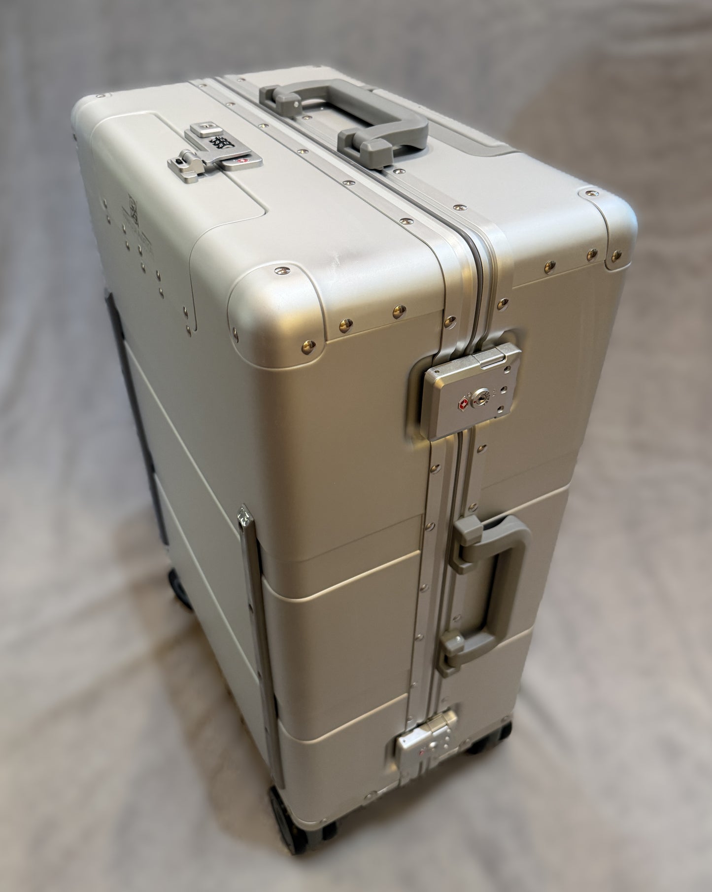 25" GEN2 Frequent Flyer 4-Wheel Roll Aboard