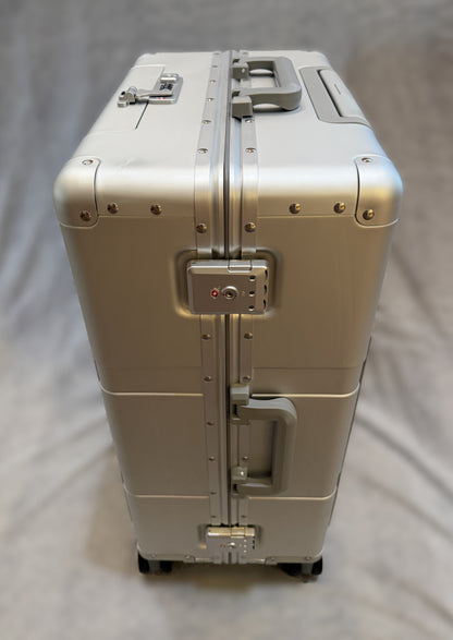 25" GEN2 Frequent Flyer 4-Wheel Roll Aboard