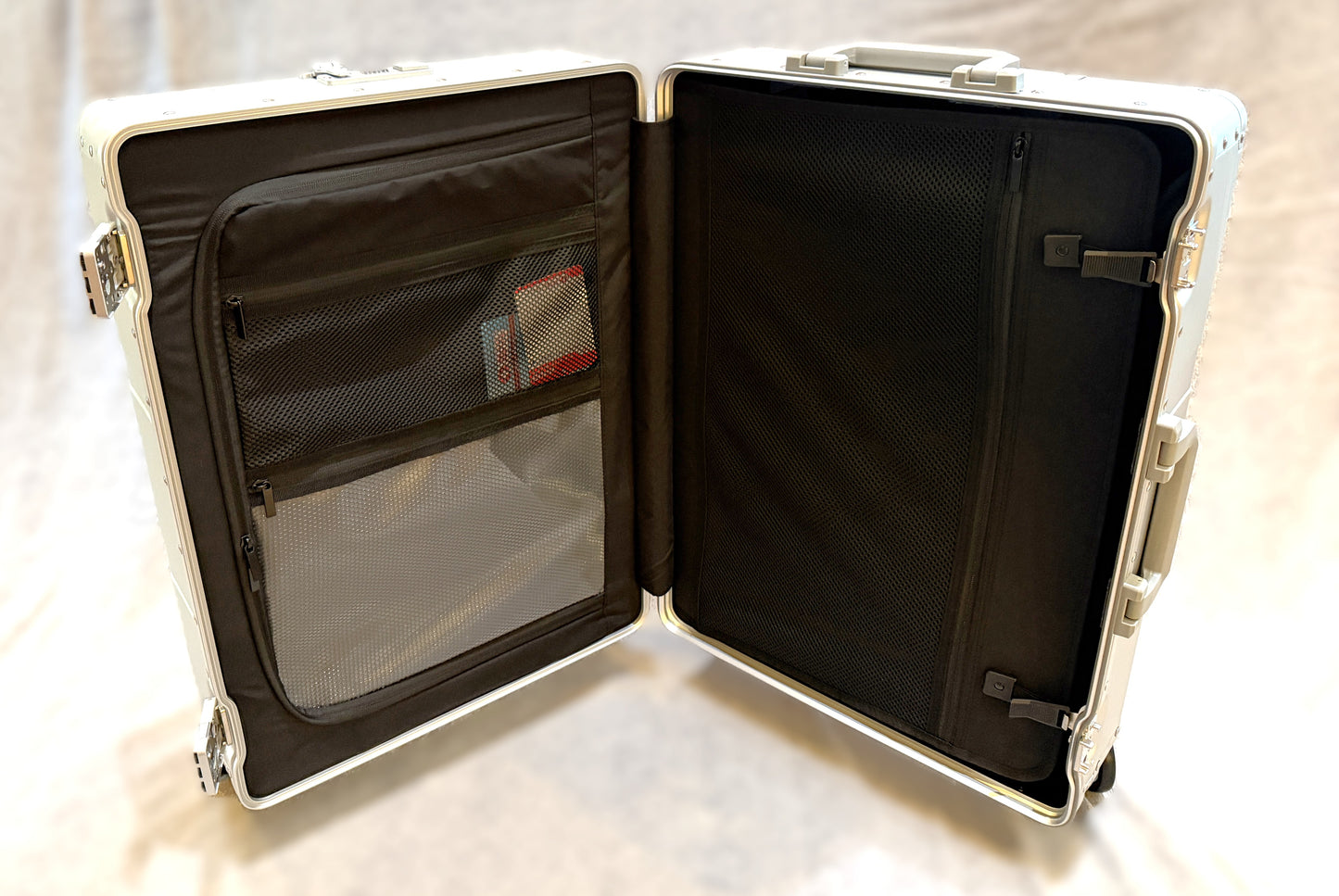 25" GEN2 Frequent Flyer 4-Wheel Roll Aboard