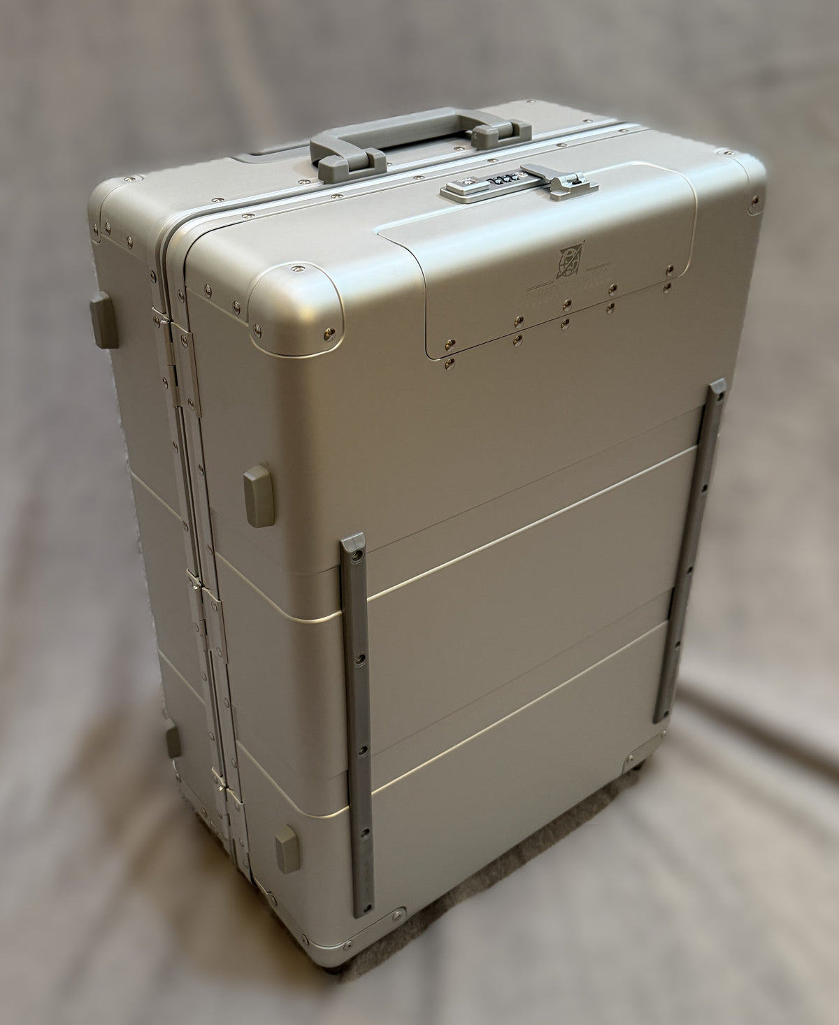 25" GEN2 Frequent Flyer 2-Wheel Roll Aboard