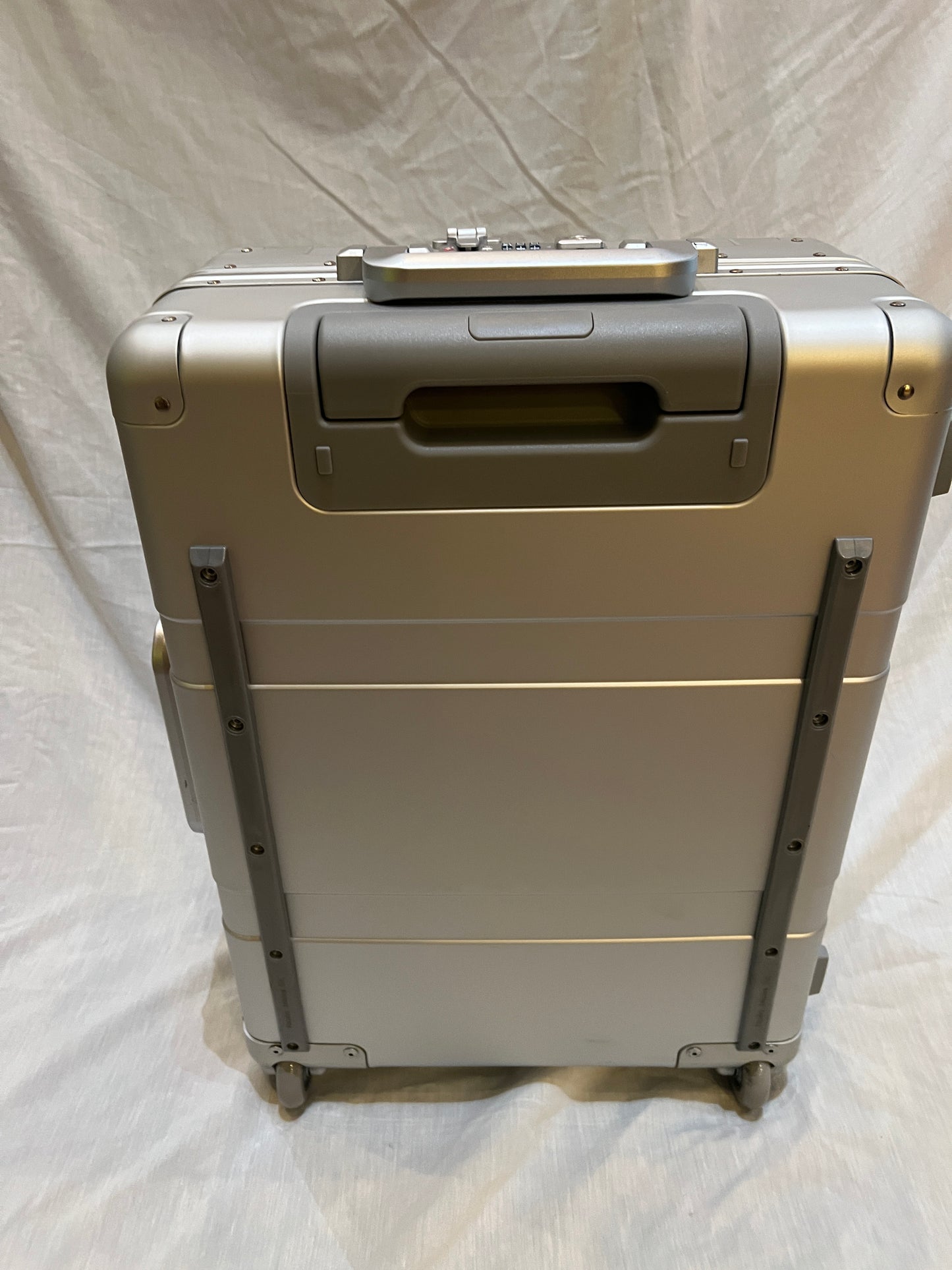 22" GEN2 Frequent Flyer 2-Wheel Roll Aboard