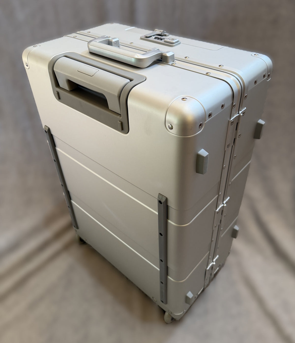 Paradox Aviation 25-inch GEN2 silver hard-shell flight crew roll aboard suitcase with matte grey handle and wheels.
