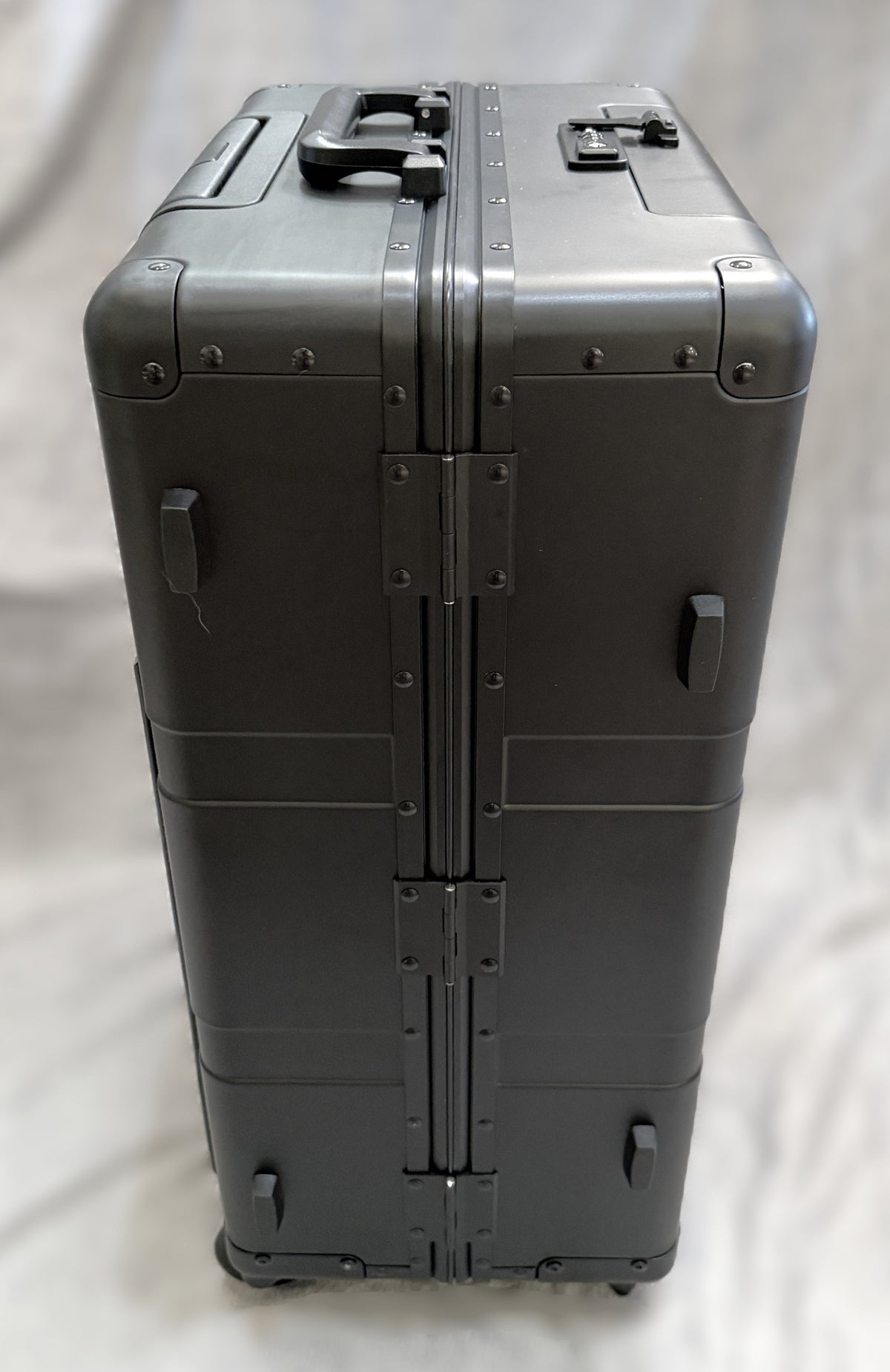 Paradox Aviation 25-inch GEN2 professional flight crew roll aboard suitcase in dark sky matte finish with metal hinges