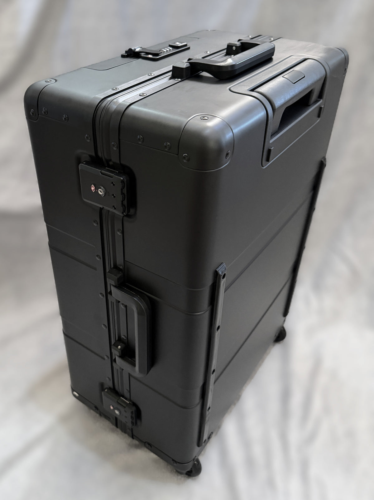 Paradox Aviation 25-inch GEN2 professional flight crew roll-aboard luggage in matte black with durable metal casing.