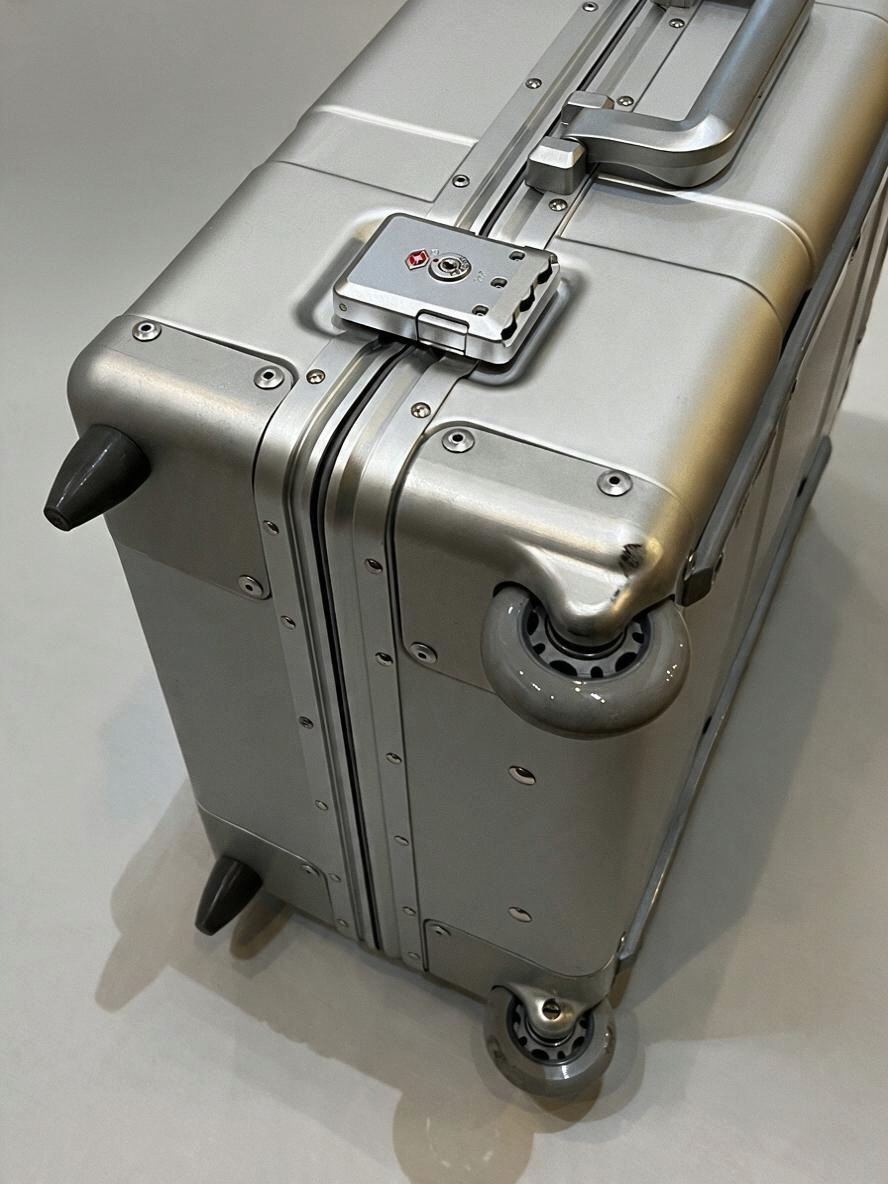 Paradox Aviation 30-inch GEN2 Frequent Flyer 2-wheel check-in luggage in starlight silver with matte grey wheels